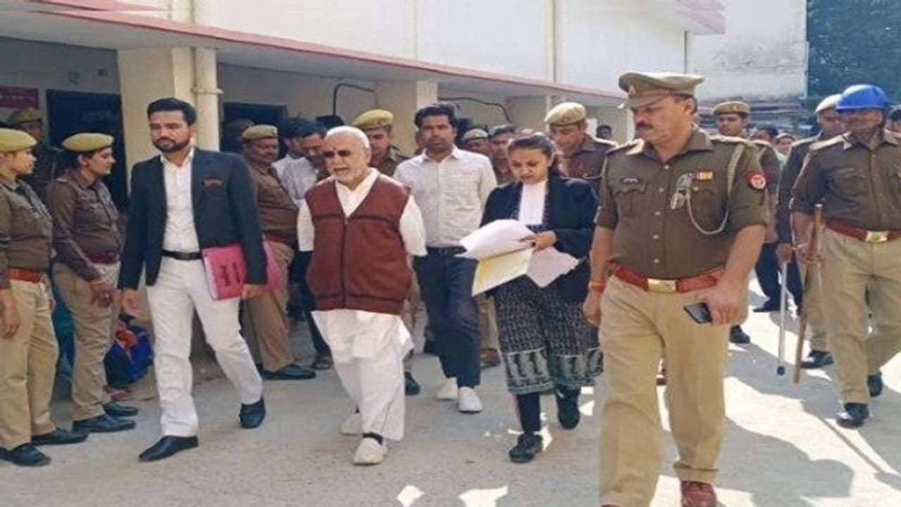 पूर्व केंद्रीय गृह राज्यमंत्री चिन्मयानंद कोर्ट में पेश, 6 जनवरी को होगी दुष्कर्म मामले में पेशी पूर्व केंद्रीय गृह राज्यमंत्री चिन्मयानंद कोर्ट में पेश, 6 जनवरी को होगी दुष्कर्म मामले में पेशी