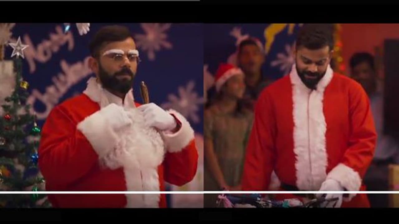 गरीब बच्चों के लिए सेंटा क्लाज बने विराट कोहली, गिफ्ट बांटकर बोला 'मेरी क्रिसमस' गरीब बच्चों के लिए सेंटा क्लाज बने विराट कोहली, गिफ्ट बांटकर बोला 'मेरी क्रिसमस'