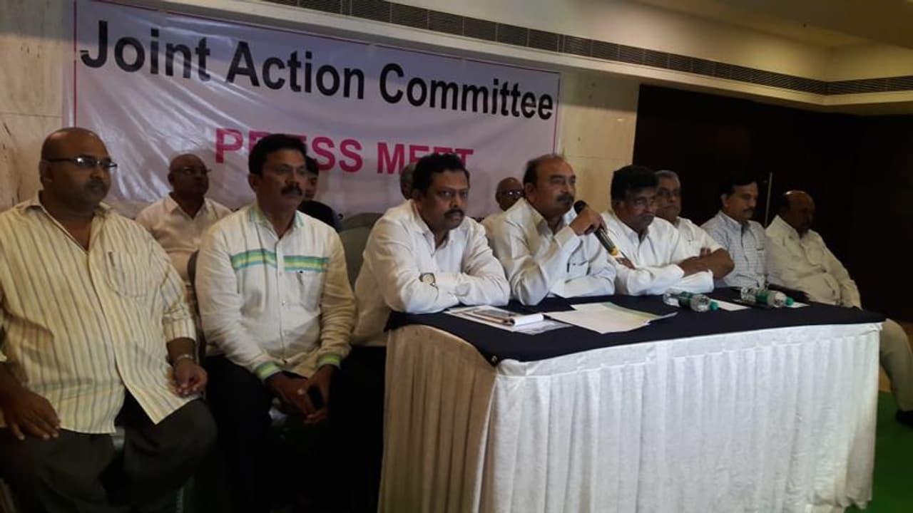 రాజధాని ఉద్యమం ఉదృతం... అమరావతి పరిరక్షణ సమితి జెఏసి ఏర్పాటు రాజధాని ఉద్యమం ఉదృతం... అమరావతి పరిరక్షణ సమితి జెఏసి ఏర్పాటు