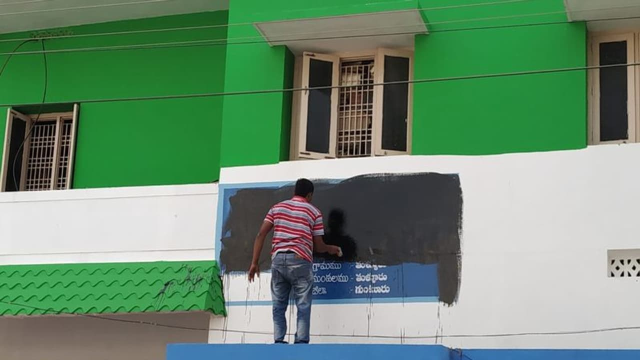 తుళ్లూరు పంచాయితీకి నల్లరంగు... నాన్ బెయిల బుల్ అరెస్టులే