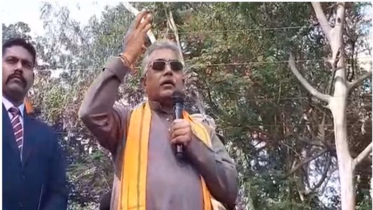 'গুলি মন্তব্য' এ জোড়া এফআইআর, জেলে যেতে পারেন দিলীপ ঘোষ