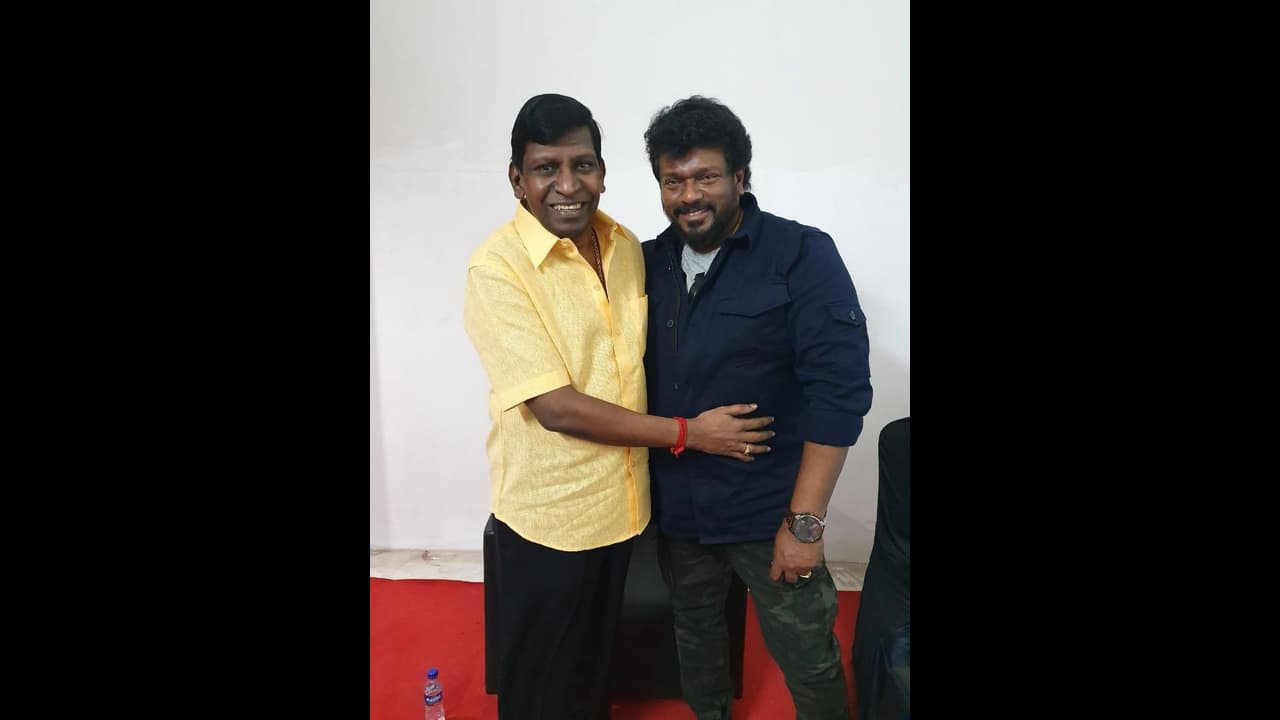 குண்டக்க, மண்டக்க சந்திப்பா இருக்கே... என்னமோ ரகசியம் இருக்கு...! குண்டக்க, மண்டக்க சந்திப்பா இருக்கே... என்னமோ ரகசியம் இருக்கு...!