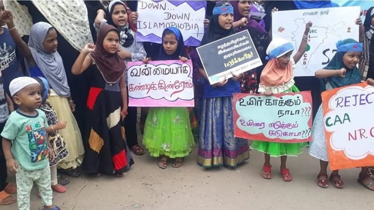 குழந்தைகளையும் விட்டு வைக்காத காவல்துறை..! வழக்கு பதிவு செய்து அதிரடி..! குழந்தைகளையும் விட்டு வைக்காத காவல்துறை..! வழக்கு பதிவு செய்து அதிரடி..!