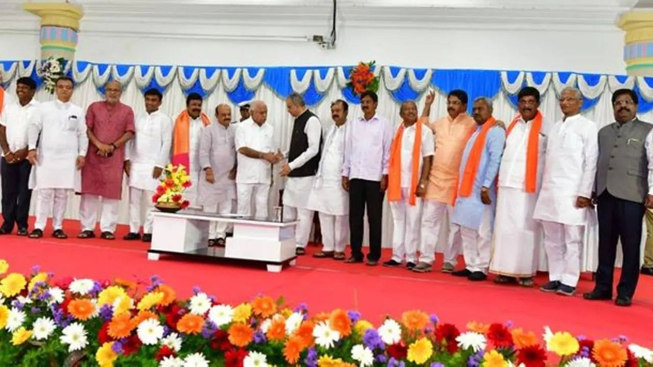 10+3 ಅಡಿಯಲ್ಲಿ ಸಂಪುಟ ವಿಸ್ತರಣೆ: ಗೆದ್ದ ಓರ್ವ ಶಾಸಕನಿಗಿಲ್ಲ ಮಂತ್ರಿಗಿರಿ.! 10+3 ಅಡಿಯಲ್ಲಿ ಸಂಪುಟ ವಿಸ್ತರಣೆ: ಗೆದ್ದ ಓರ್ವ ಶಾಸಕನಿಗಿಲ್ಲ ಮಂತ್ರಿಗಿರಿ.!