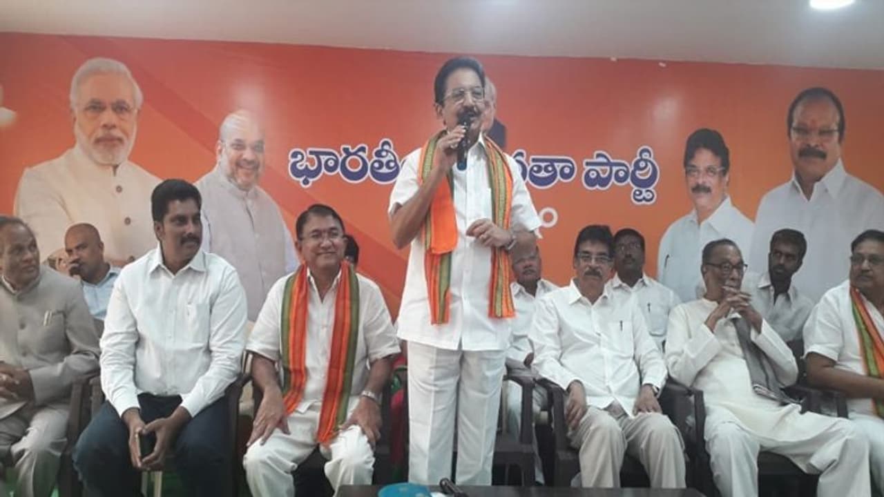 CAB 2019: వారే కేంద్రాన్ని అలర్ట్ చేశారు: సిహెచ్ విద్యాసాగర్ రావు CAB 2019: వారే కేంద్రాన్ని అలర్ట్ చేశారు: సిహెచ్ విద్యాసాగర్ రావు