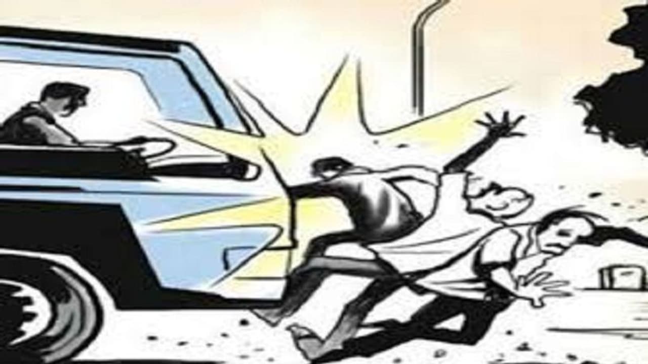 बाइक को बचाने में डीसीएम से टकराई कार, फुटबाल की तरह बाहर आए बराती, तीन की मौत बाइक को बचाने में डीसीएम से टकराई कार, फुटबाल की तरह बाहर आए बराती, तीन की मौत