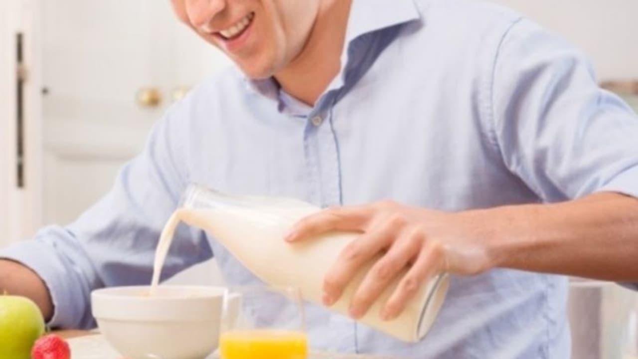 പുരുഷന്മാര് പാല് ഉല്പ്പന്നങ്ങള് കഴിക്കുന്നതിന് മുന്പ് ഇക്കാര്യം അറിയൂ... പുരുഷന്മാര് പാല് ഉല്പ്പന്നങ്ങള് കഴിക്കുന്നതിന് മുന്പ് ഇക്കാര്യം അറിയൂ...