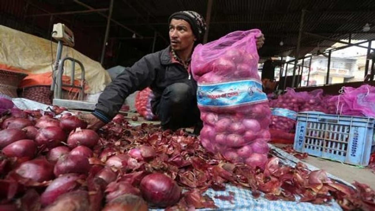 ರಫ್ತು ನಿಷೇಧಿಸಿದ ಟರ್ಕಿ ಸರ್ಕಾರ, ಮತ್ತೆ ಈರುಳ್ಳಿ ಬೆಲೆ ಏರಿಕೆ ಭೀತಿ! ರಫ್ತು ನಿಷೇಧಿಸಿದ ಟರ್ಕಿ ಸರ್ಕಾರ, ಮತ್ತೆ ಈರುಳ್ಳಿ ಬೆಲೆ ಏರಿಕೆ ಭೀತಿ!