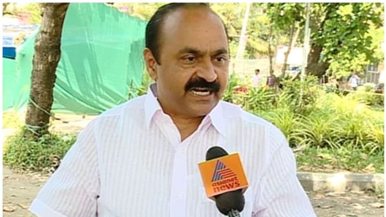 ദേശീയ നേതൃത്വം തീരുമാനിച്ചാല് ഇനിയും യോജിച്ച് സമരം ചെയ്യും: മുല്ലപ്പള്ളിക്കെതിരായ പ്രസംഗത്തെ ന്യായീകരിച്ച് വിഡി സതീശന് ദേശീയ നേതൃത്വം തീരുമാനിച്ചാല് ഇനിയും യോജിച്ച് സമരം ചെയ്യും: മുല്ലപ്പള്ളിക്കെതിരായ പ്രസംഗത്തെ ന്യായീകരിച്ച് വിഡി സതീശന്