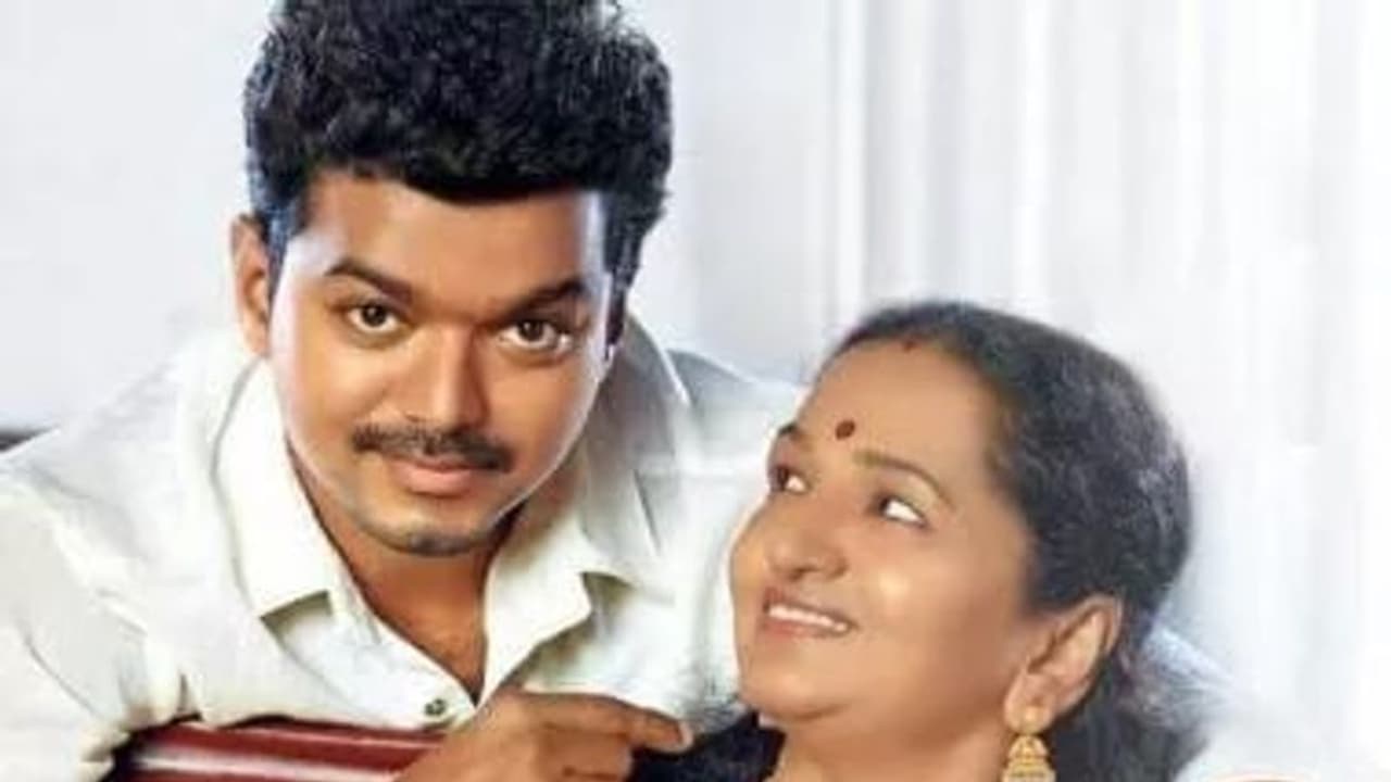 தல அஜித் குறித்து ஓபனாக பேசிய விஜய்யின் தாயார்..!! அவரது மனைவியையும் விட்டு வைக்க வில்லை..!! தல அஜித் குறித்து ஓபனாக பேசிய விஜய்யின் தாயார்..!! அவரது மனைவியையும் விட்டு வைக்க வில்லை..!!