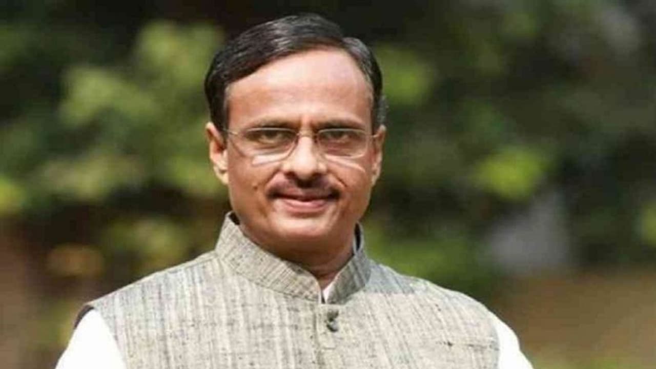 समाज विरोधी राजनीति कर रहा विपक्ष, बाहरी लोग आकर फैला रहे हिंसा, सिमी का हाथ होने का शक डिप्टी सीएम समाज विरोधी राजनीति कर रहा विपक्ष, बाहरी लोग आकर फैला रहे हिंसा, सिमी का हाथ होने का शक डिप्टी सीएम