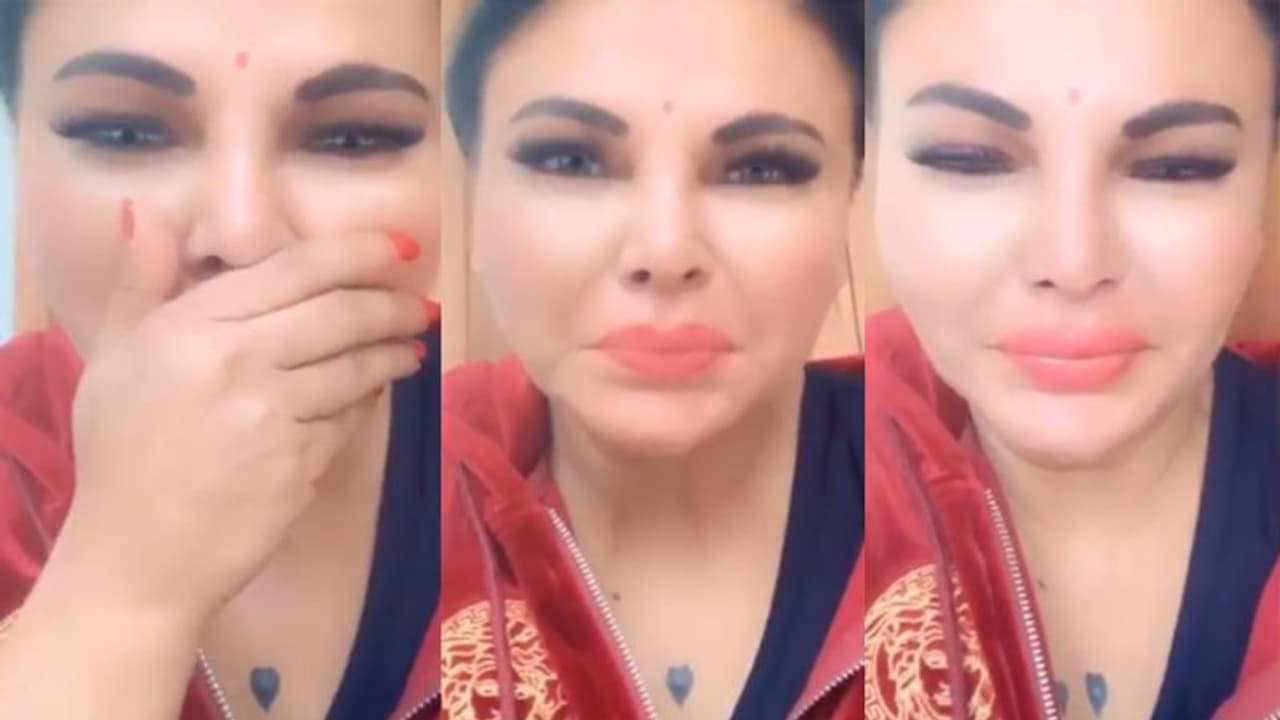 पहले तो देर तक रोती रही राखी सावंत, फिर बोली हिंदू मुस्लिम मत लड़ो प्लीज, सबको एक दिन मरना है पहले तो देर तक रोती रही राखी सावंत, फिर बोली हिंदू मुस्लिम मत लड़ो प्लीज, सबको एक दिन मरना है