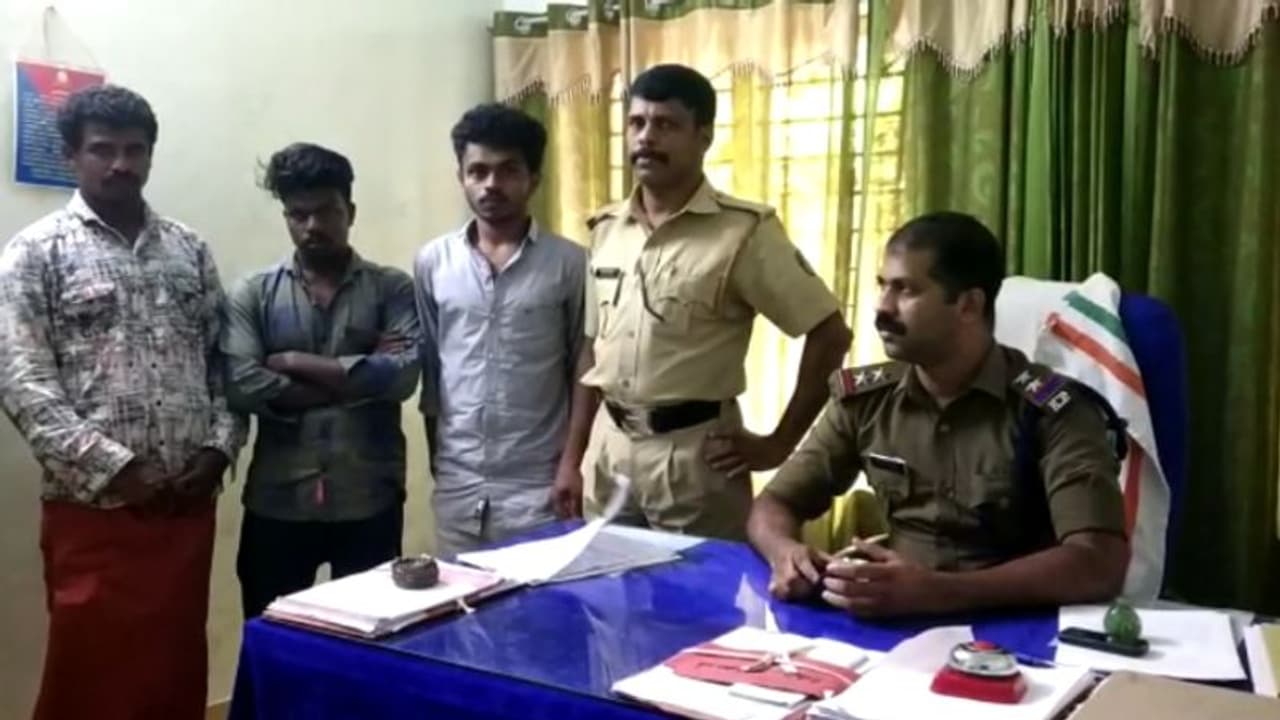 വിവാഹ വാഗ്ദാനം നൽകി ആദിവാസി പെണ്കുട്ടിയെ പീഡിപ്പിച്ചു, കൂട്ടുകാര്ക്ക് കാഴ്ചവച്ചു; പൊലീസെത്തി വാതില് ചവിട്ടിപ്പൊളിച്ച് രക്ഷപ്പെടുത്തി വിവാഹ വാഗ്ദാനം നൽകി ആദിവാസി പെണ്കുട്ടിയെ പീഡിപ്പിച്ചു, കൂട്ടുകാര്ക്ക് കാഴ്ചവച്ചു; പൊലീസെത്തി വാതില് ചവിട്ടിപ്പൊളിച്ച് രക്ഷപ്പെടുത്തി