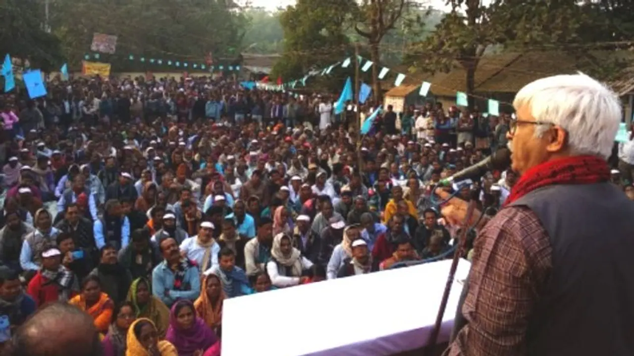 এরা এখানে 'কা কা' করে দিল্লিতে গিয়ে পায়ে ধরে, মুখ্যমন্ত্রীকে কটাক্ষ সুজন চক্রবর্তীর এরা এখানে 'কা কা' করে দিল্লিতে গিয়ে পায়ে ধরে, মুখ্যমন্ত্রীকে কটাক্ষ সুজন চক্রবর্তীর