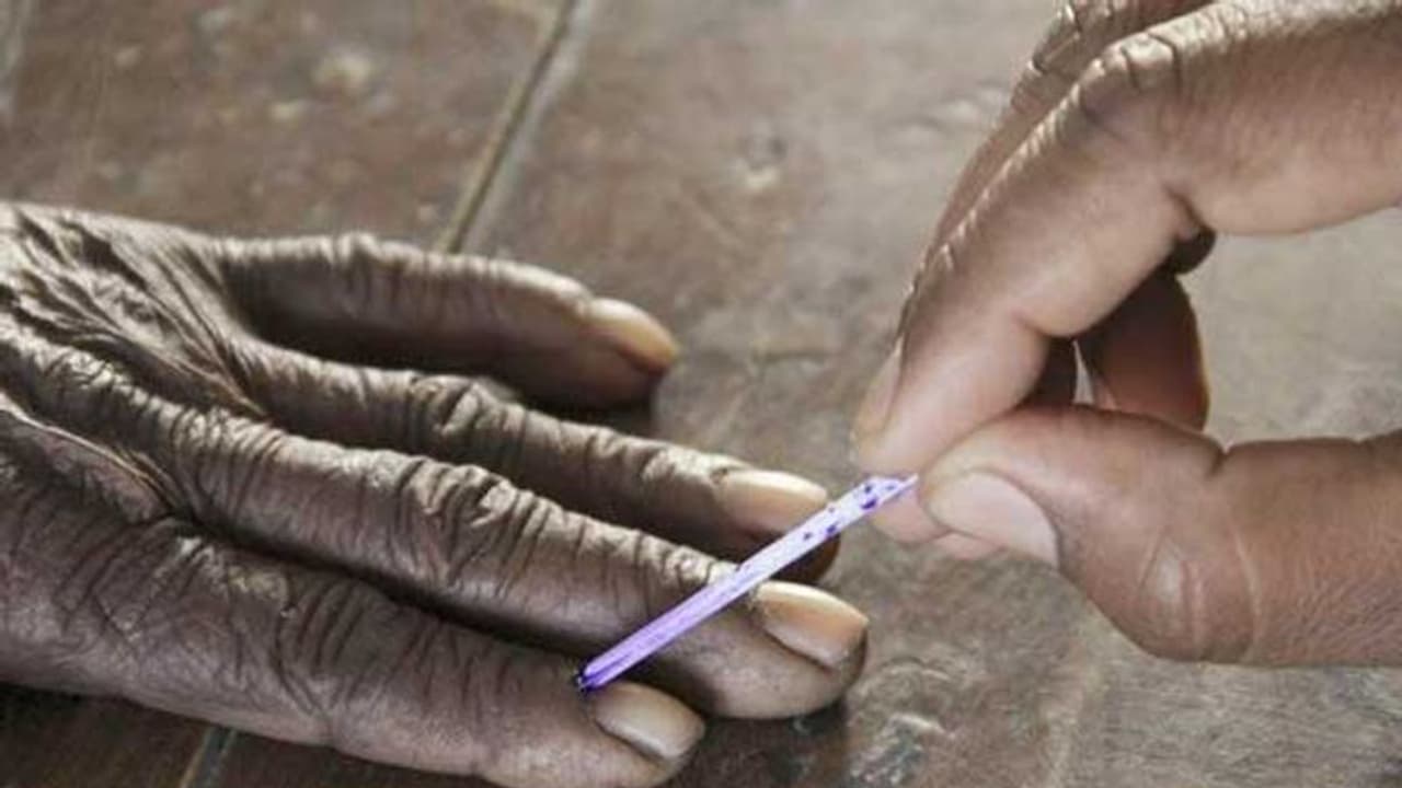 8 ஆண்டுகளுக்கு பிறகு உள்ளாட்சித்தேர்தல்..! சற்றுநேரத்தில் வாக்குப்பதிவு தொடக்கம்..! 8 ஆண்டுகளுக்கு பிறகு உள்ளாட்சித்தேர்தல்..! சற்றுநேரத்தில் வாக்குப்பதிவு தொடக்கம்..!