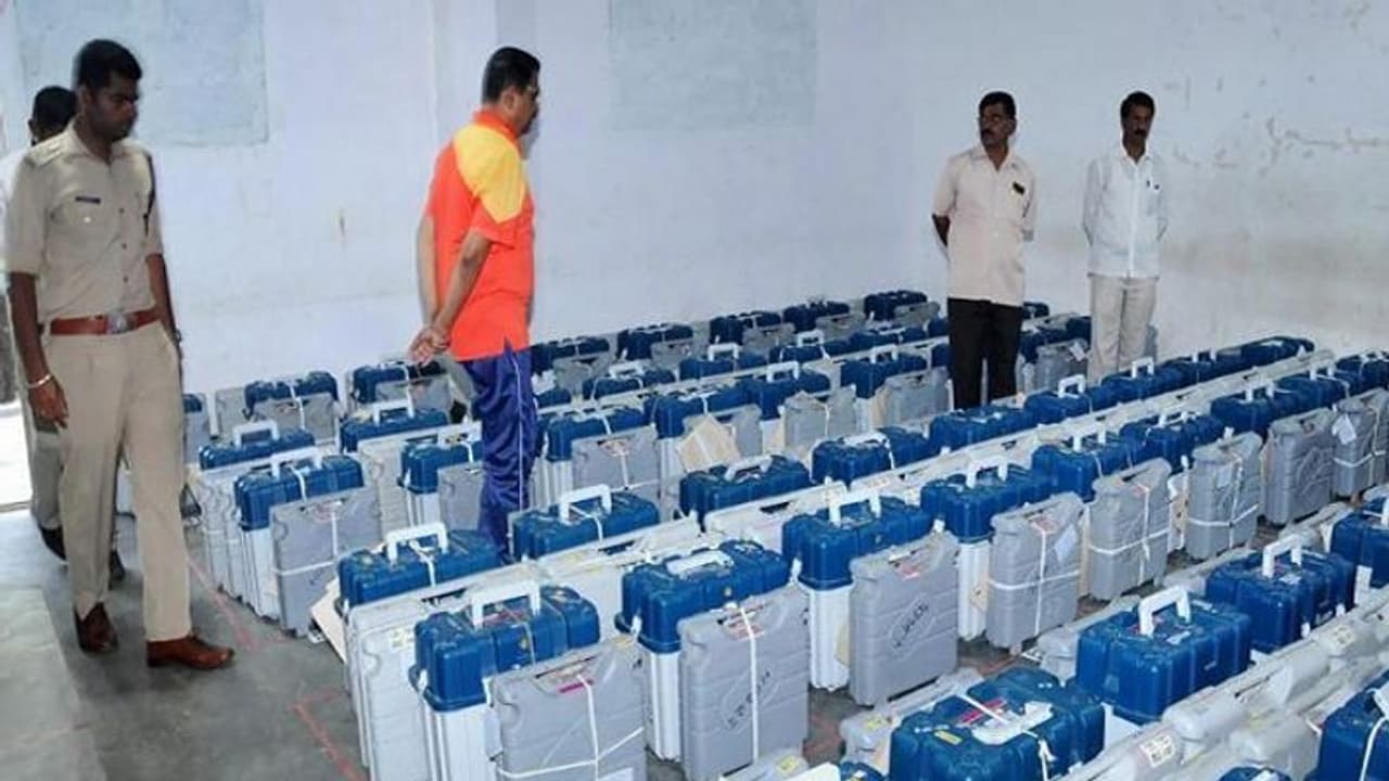 ஓட்டு எண்ணிக்கை... சத்யபிரதா சாகு கிடுக்குப்பிடி..! ஓட்டு எண்ணிக்கை... சத்யபிரதா சாகு கிடுக்குப்பிடி..!