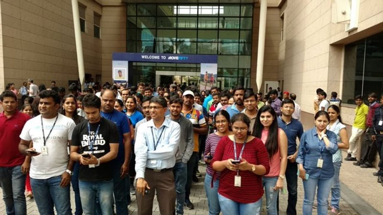 ప్రైవేట్ ఉద్యోగుల్లో కరోనా కలవరం...భవిష్యత్తుపై ఆందోళన...ఒత్తిడికి గురి కాకుండా క్లాస్లు.. ప్రైవేట్ ఉద్యోగుల్లో కరోనా కలవరం...భవిష్యత్తుపై ఆందోళన...ఒత్తిడికి గురి కాకుండా క్లాస్లు..