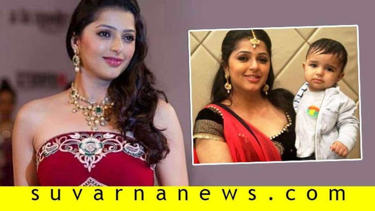 ವಯಸ್ಸು ಫಾರ್ಟಿ ಪ್ಲಸ್; ಈ ನಟಿಯ ಬೋಲ್ಡ್ ಲುಕ್ಗೆ ಫ್ಯಾನ್ಸ್ ಫಿದಾ! ವಯಸ್ಸು ಫಾರ್ಟಿ ಪ್ಲಸ್; ಈ ನಟಿಯ ಬೋಲ್ಡ್ ಲುಕ್ಗೆ ಫ್ಯಾನ್ಸ್ ಫಿದಾ!