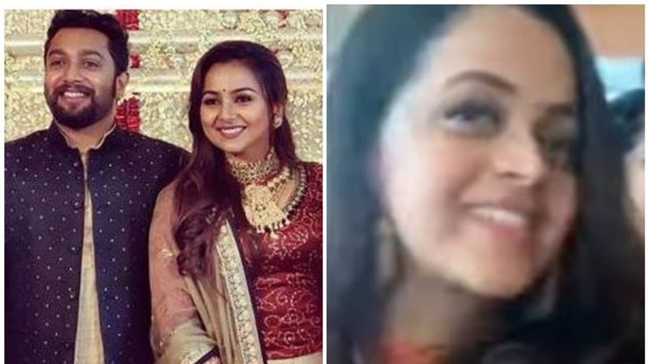 മൃദുല മുരളിയുടെ വിവാഹ നിശ്ചയം, പാട്ടുപാടി ആഘോഷമാക്കി ഭാവനയും കൂട്ടുകാരും വീഡിയോ മൃദുല മുരളിയുടെ വിവാഹ നിശ്ചയം, പാട്ടുപാടി ആഘോഷമാക്കി ഭാവനയും കൂട്ടുകാരും വീഡിയോ