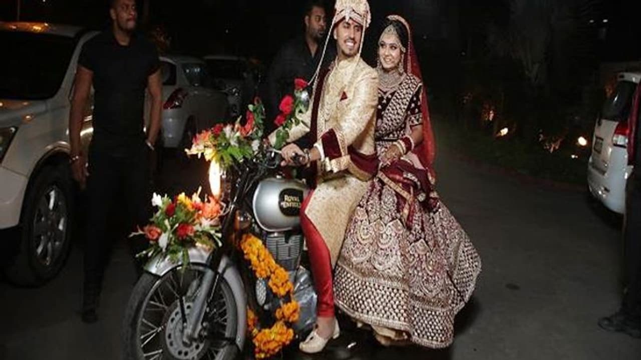 भाजपा नेता के बेटे ने यूं जीत लिया दुल्हन का दिल, दुल्हन बोली, इस हार में मजा आया भाजपा नेता के बेटे ने यूं जीत लिया दुल्हन का दिल, दुल्हन बोली, इस हार में मजा आया