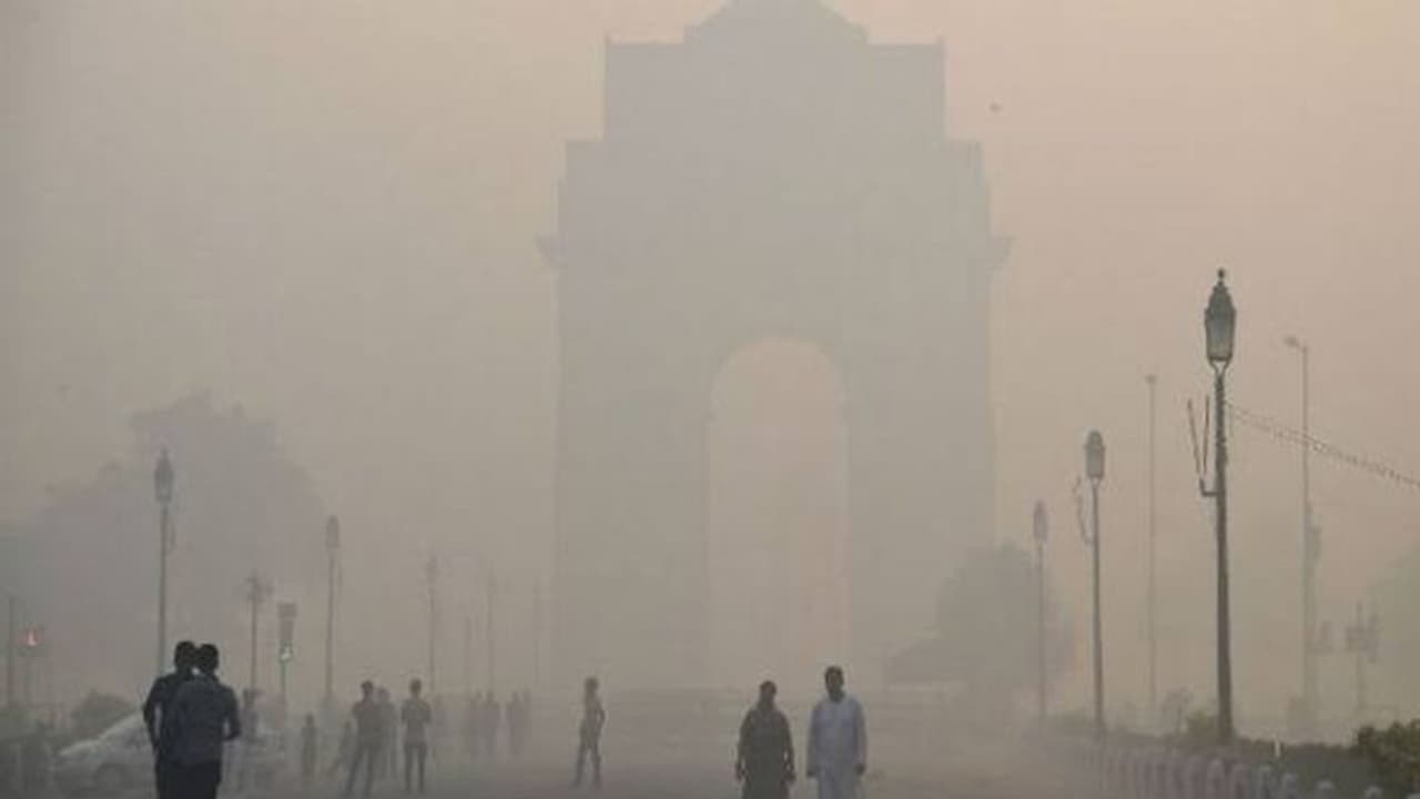 दिल्ली में सर्द रही सुबह, वायु गुणवत्ता ‘बेहद खराब’ श्रेणी में