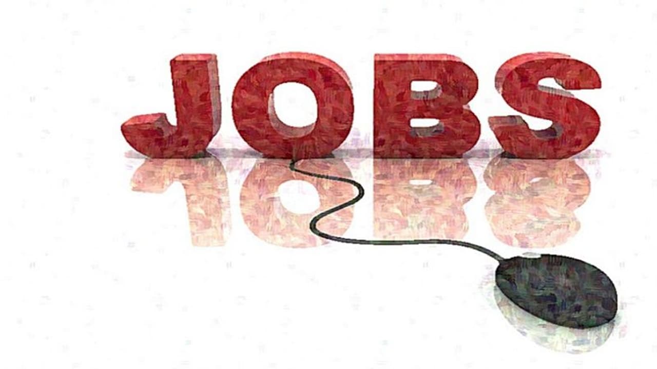 തൊഴിലില്ലായ്മ രൂക്ഷം; കാര് പാര്ക്കിംഗിലും തൂപ്പുജോലിയിലും വരെ ബിരുദധാരികള് തൊഴിലില്ലായ്മ രൂക്ഷം; കാര് പാര്ക്കിംഗിലും തൂപ്പുജോലിയിലും വരെ ബിരുദധാരികള്