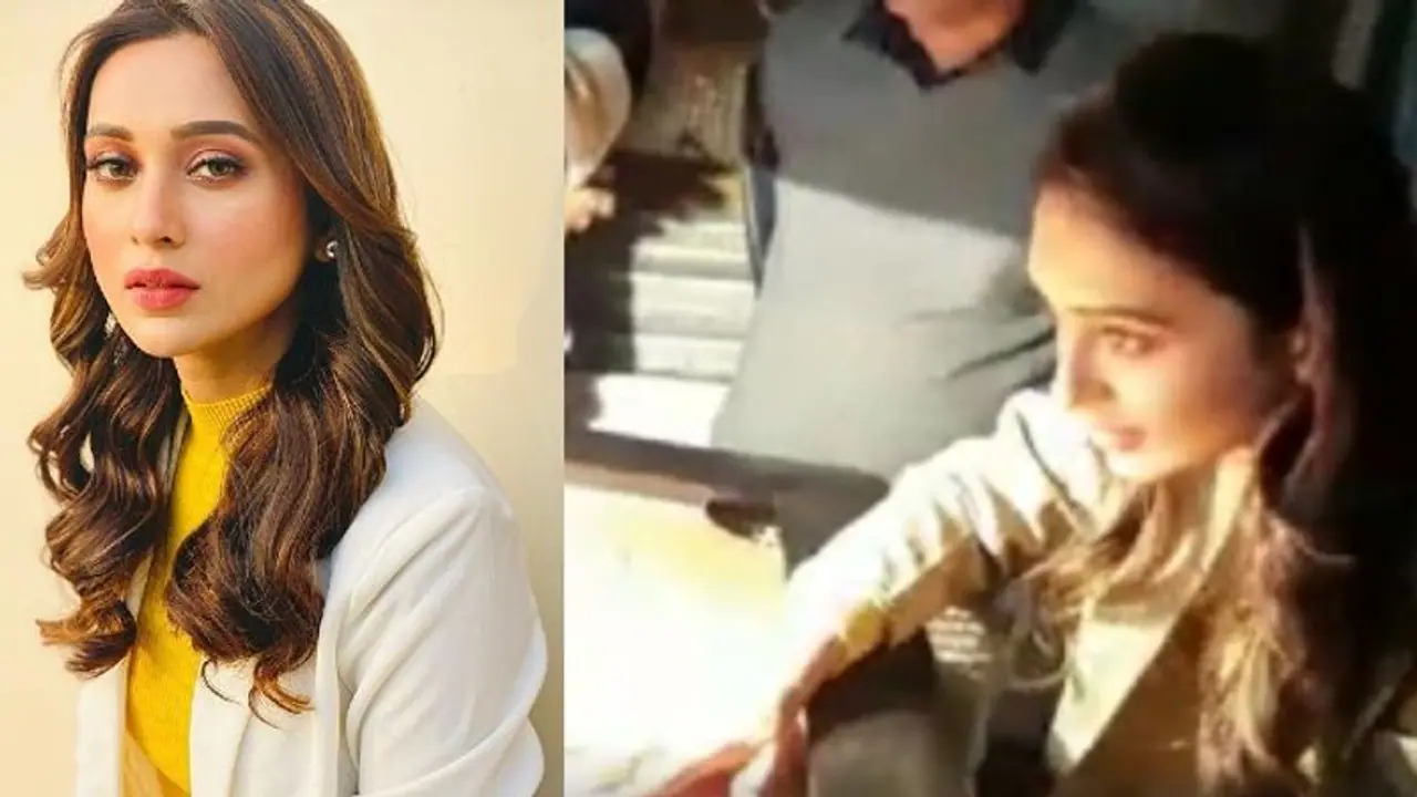 সহকর্মীদের সঙ্গে ক্যারাম খেলায় মত্ত মিমি, মুহূর্তে ভাইরাল ভিডিও সহকর্মীদের সঙ্গে ক্যারাম খেলায় মত্ত মিমি, মুহূর্তে ভাইরাল ভিডিও