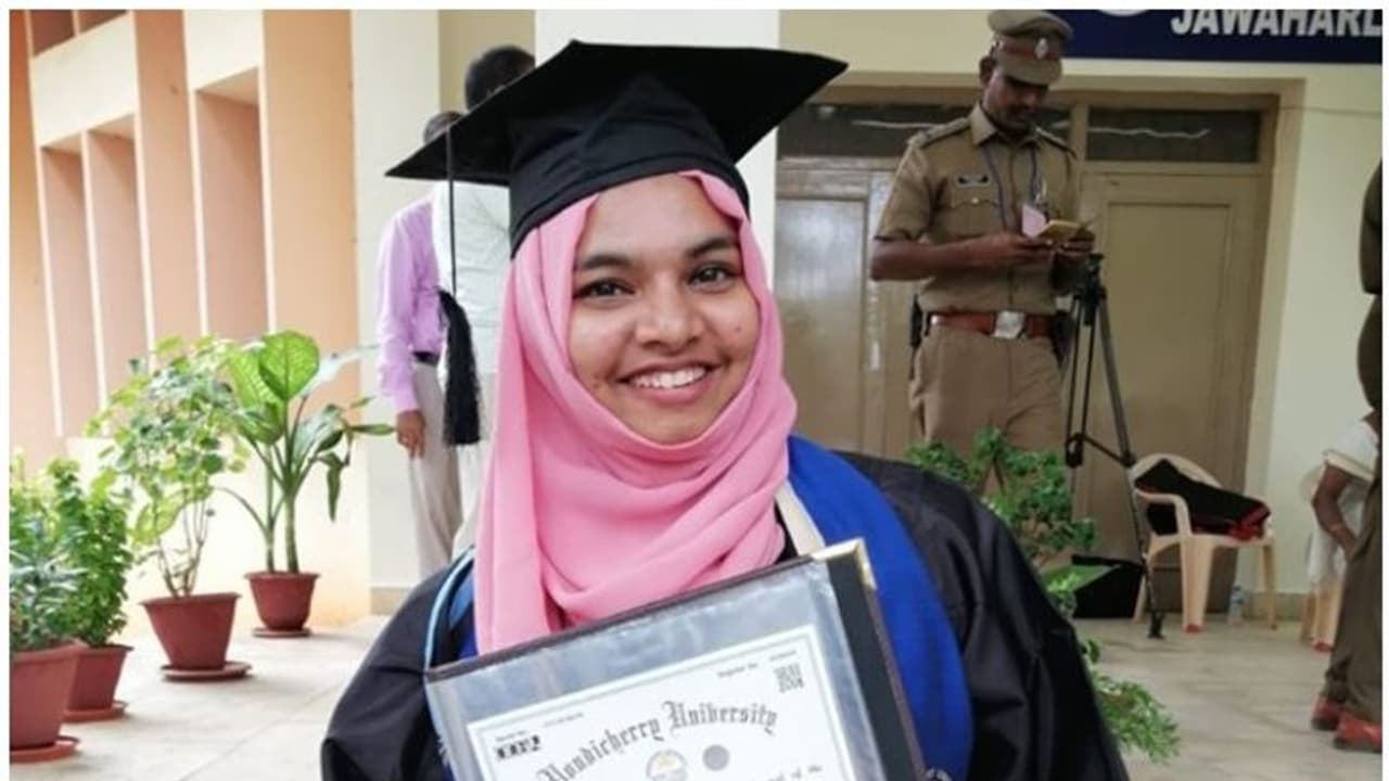 CAA ವಿರೋಧಿಸಿ ಚಿನ್ನದ ಪದಕ ತಿರಸ್ಕರಿಸಿದ ವಿದ್ಯಾರ್ಥಿನಿ ಘಟಿಕೋತ್ಸವದಿಂದ ಹೊರಕ್ಕೆ!