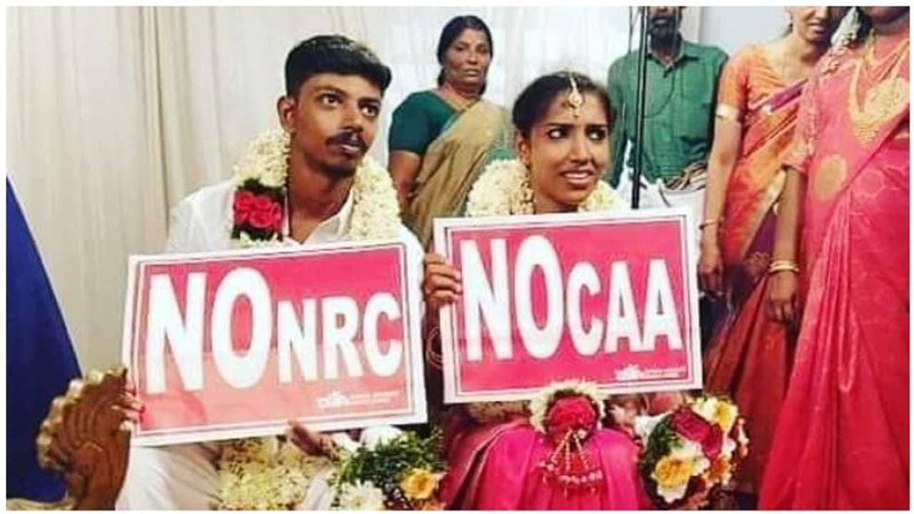 குடியுரிமை சட்டத்தை எதிர்த்து மணமக்கள் போராட்டம்... முதலிரவை தள்ளி வைக்க நெட்டிசன்கள் கோரிக்கை..! குடியுரிமை சட்டத்தை எதிர்த்து மணமக்கள் போராட்டம்... முதலிரவை தள்ளி வைக்க நெட்டிசன்கள் கோரிக்கை..!