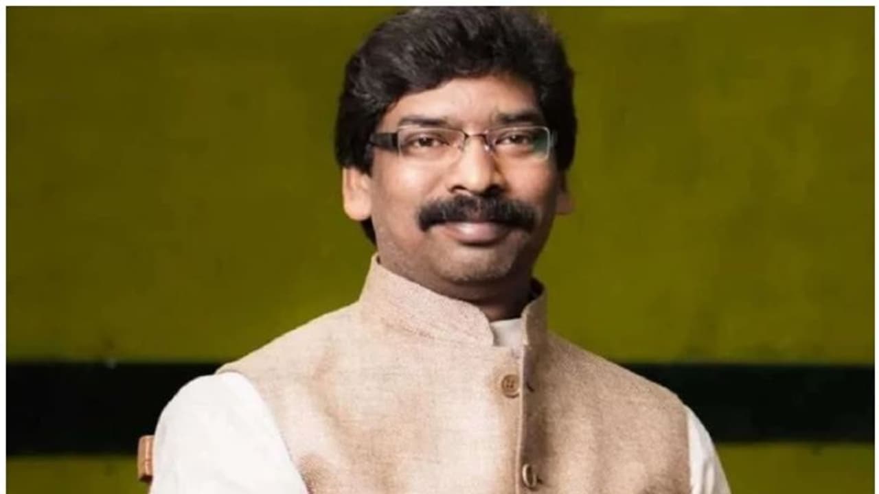 എഞ്ചിനീയറാവാനിറങ്ങി, നടന്നില്ല; പിന്നെ രാഷ്ട്രീയത്തില്‍, ഒടുവില്‍ മുഖ്യമന്ത്രിക്കസേരയിലേക്ക് !