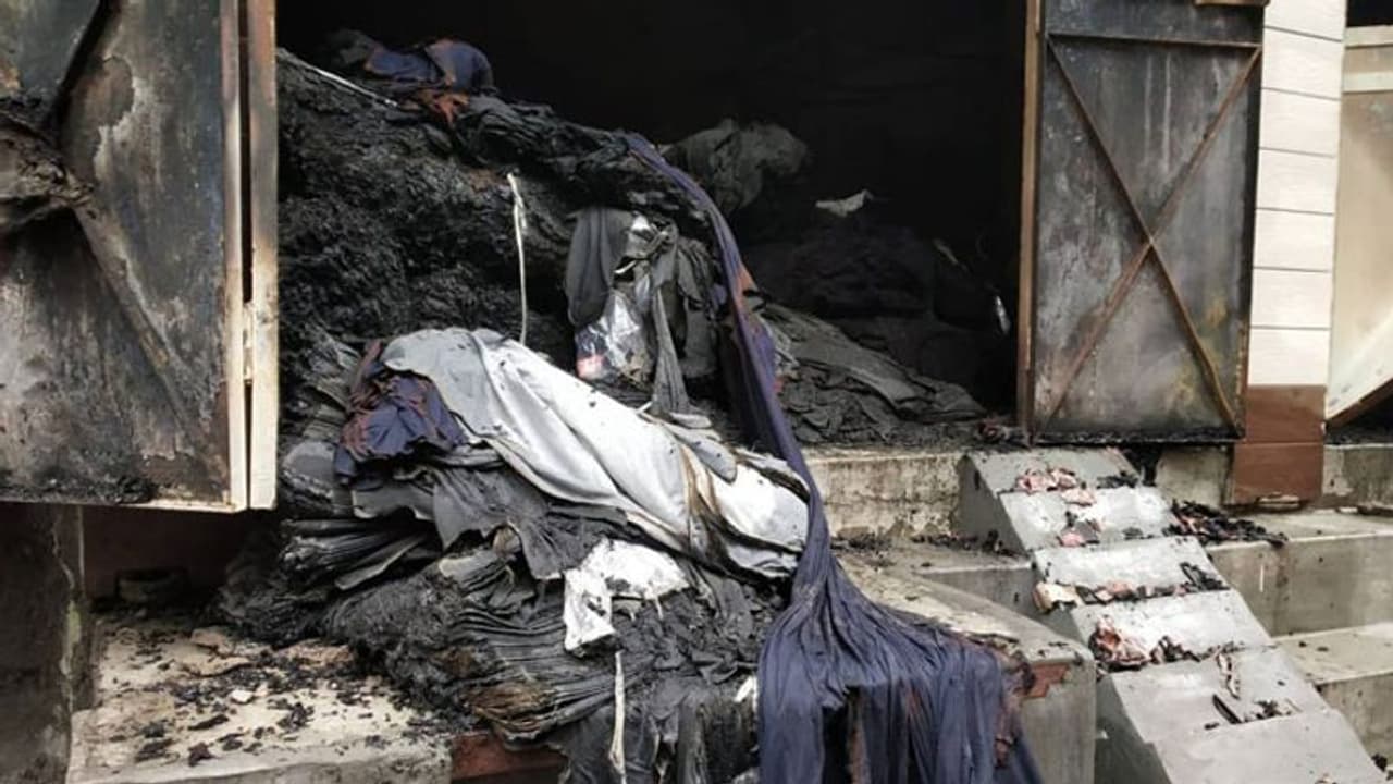 ஜவுளிக் கிடங்கில் பயங்கர தீ விபத்து... உடல் கருகி உயிரிழந்த 9 பேருக்கு ரூ.10 லட்சம் நிவாரணம்..! ஜவுளிக் கிடங்கில் பயங்கர தீ விபத்து... உடல் கருகி உயிரிழந்த 9 பேருக்கு ரூ.10 லட்சம் நிவாரணம்..!