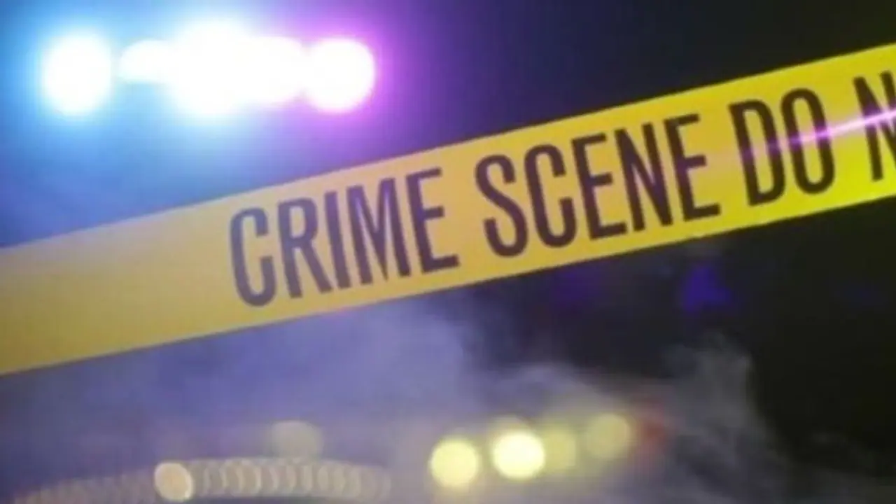 అమెరికాలో కాల్పులు: ఆరుగురి మృతి, స్కూళ్లు, వ్యాపార సంస్థల మూసివేత అమెరికాలో కాల్పులు: ఆరుగురి మృతి, స్కూళ్లు, వ్యాపార సంస్థల మూసివేత