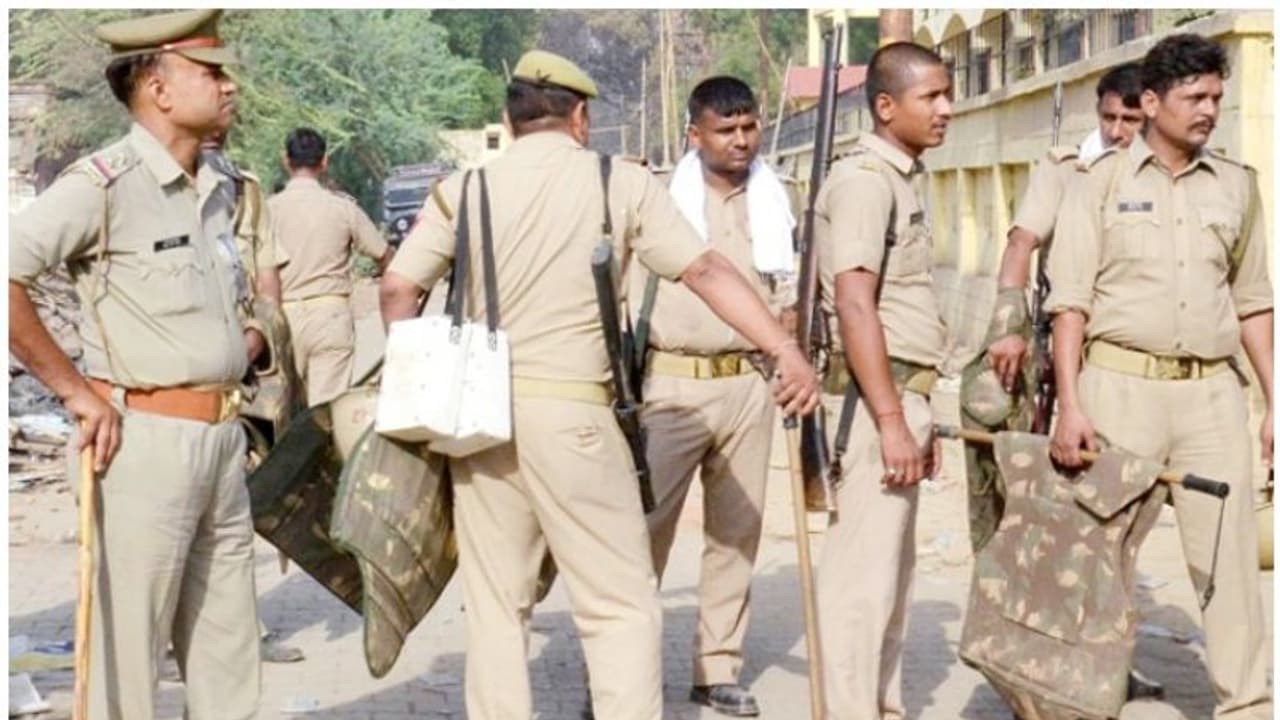 പൗരത്വ ഭേദഗതി; ഉത്തര്പ്രദേശില് പ്രതിഷേധത്തിനിടെ വെടിവെപ്പ് നടത്തിയെന്ന് സമ്മതിച്ച് പൊലീസ് പൗരത്വ ഭേദഗതി; ഉത്തര്പ്രദേശില് പ്രതിഷേധത്തിനിടെ വെടിവെപ്പ് നടത്തിയെന്ന് സമ്മതിച്ച് പൊലീസ്