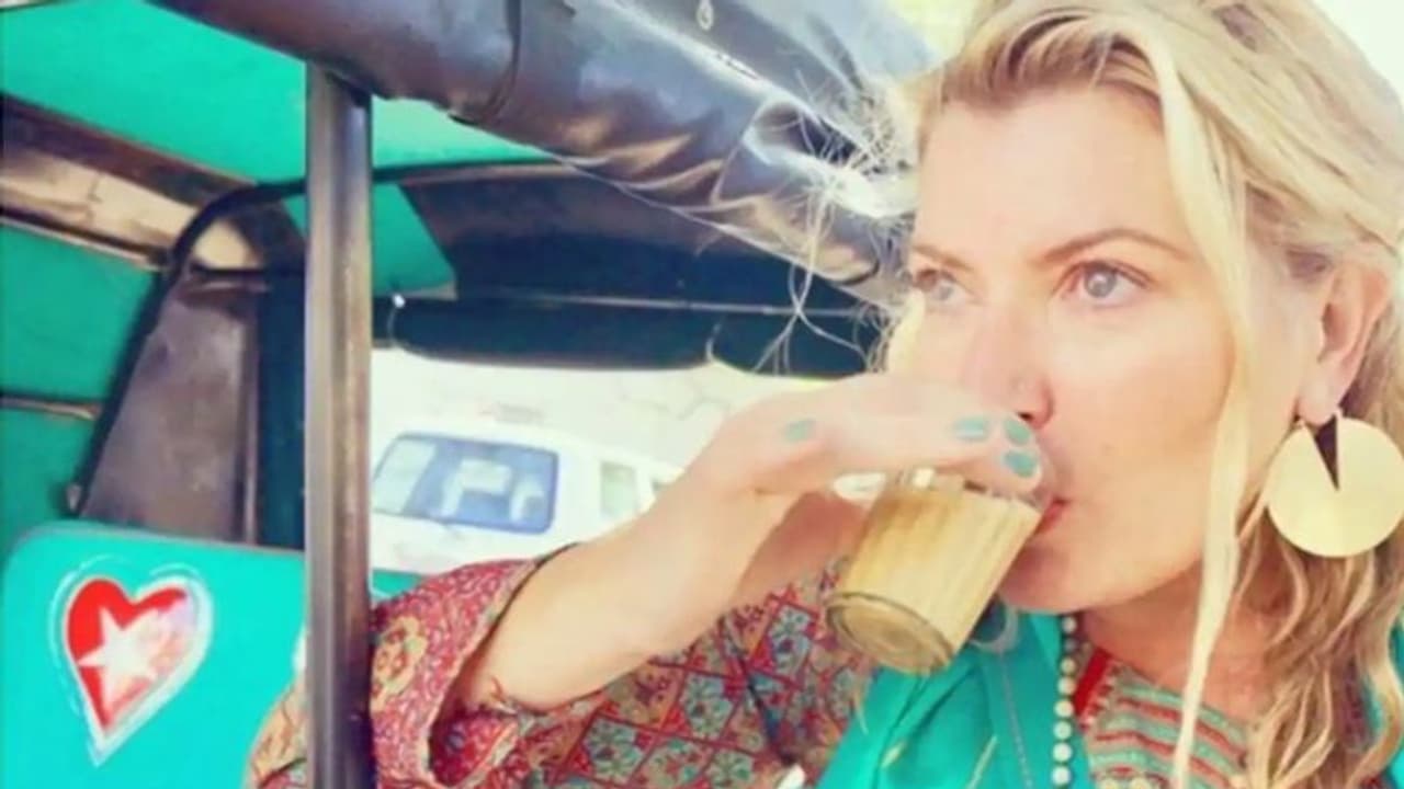 भारत घूमते हुए ठेले की चाय पर आया दिल, विदेश जाकर करोड़पति बन गई फिरंगी