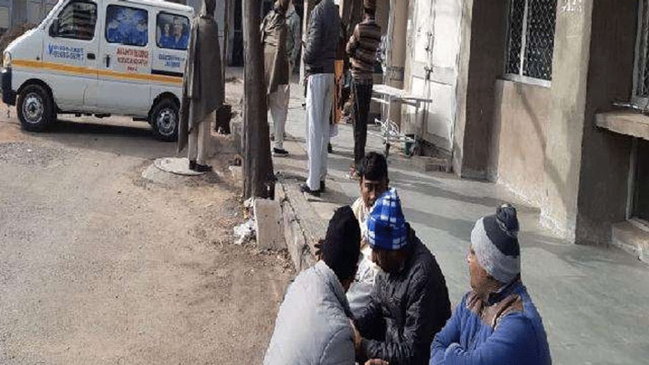 परिवार के लिए रास्ते में मौत बनकर खड़ा था 'खंबा', पास पहुंचते ही पिता पुत्र की मौत, मां चीखती रही परिवार के लिए रास्ते में मौत बनकर खड़ा था 'खंबा', पास पहुंचते ही पिता पुत्र की मौत, मां चीखती रही