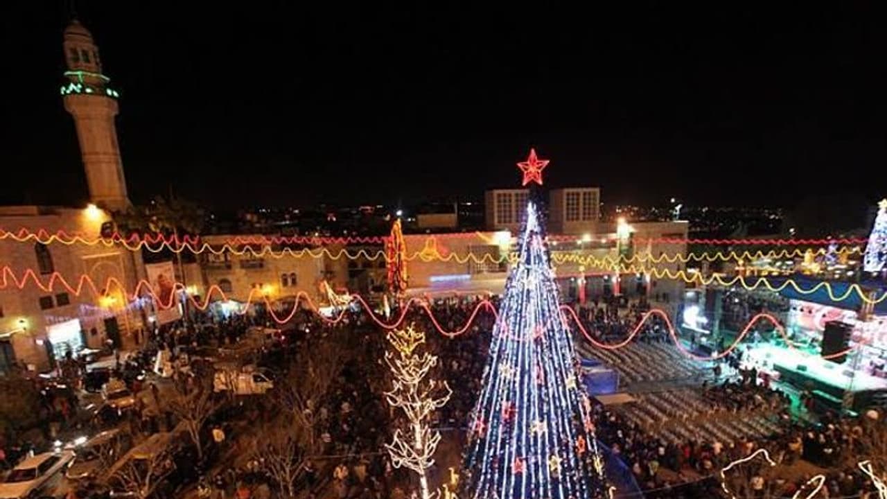 क्रिसमस के जश्न के लिए तैयार है बेथलहम, ईसा मसीह के जन्म स्थान पर कुछ ऐसा है नजारा क्रिसमस के जश्न के लिए तैयार है बेथलहम, ईसा मसीह के जन्म स्थान पर कुछ ऐसा है नजारा