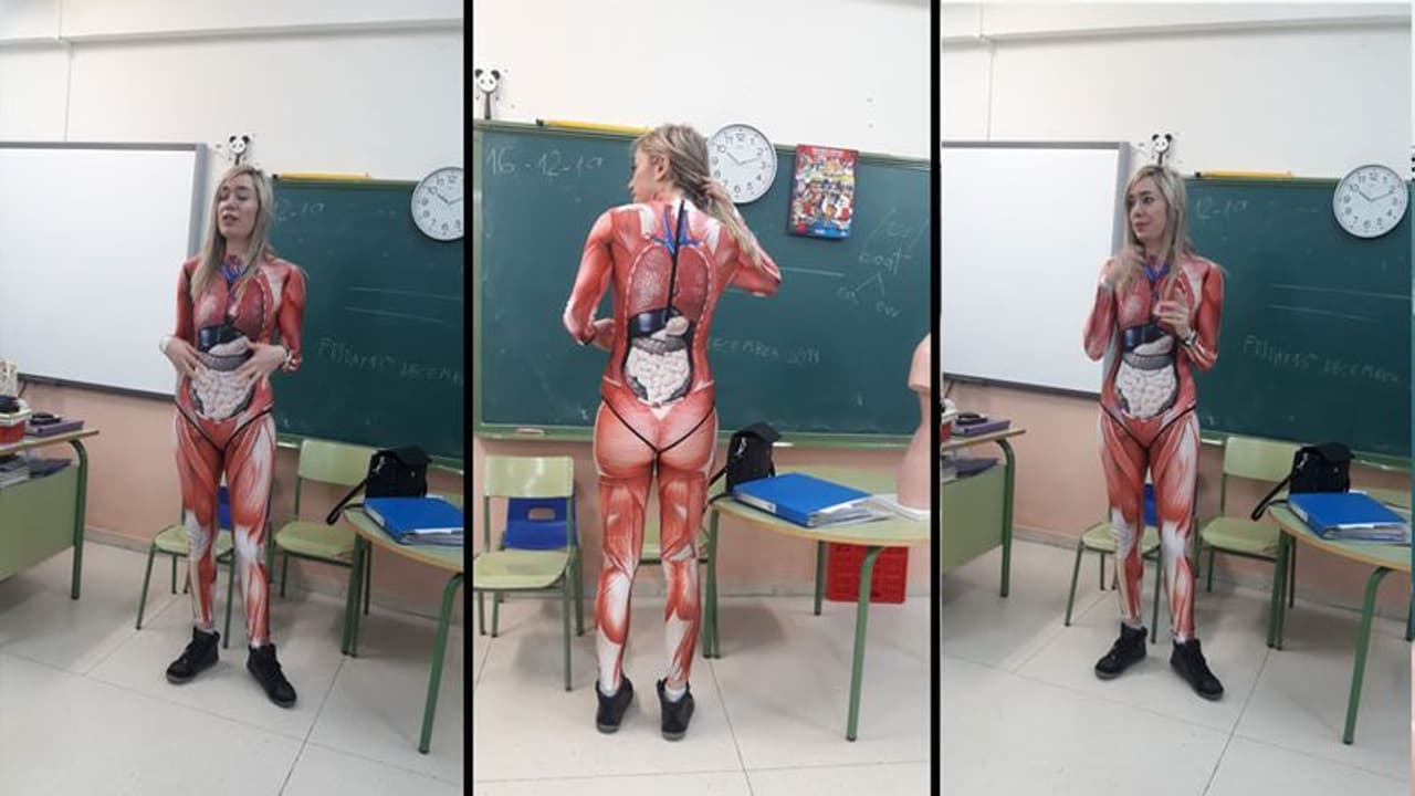 உடலை காட்டி பாடம் நடத்தும் தாறுமாறு ஆசிரியை...!! இஞ்ச் பை இஞ்சாக ரசிக்கும் மாணவர்கள்...!!