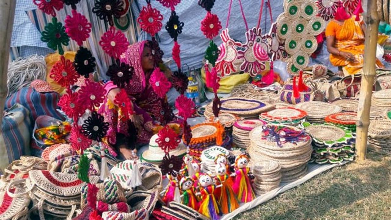 পৌষমেলায় বিভ্রান্তি, ব্যবসায়ী সমিতির বিরুদ্ধে অভিযোগ দায়ের পৌষমেলায় বিভ্রান্তি, ব্যবসায়ী সমিতির বিরুদ্ধে অভিযোগ দায়ের