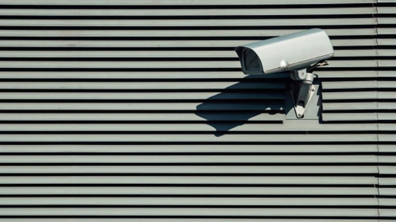 মুখ ঢেকে ঘুরিয়ে দিল সিসিটিভি ক্যামেরা, এরা কি প্রতিবাদী না দুষ্কৃতী মুখ ঢেকে ঘুরিয়ে দিল সিসিটিভি ক্যামেরা, এরা কি প্রতিবাদী না দুষ্কৃতী