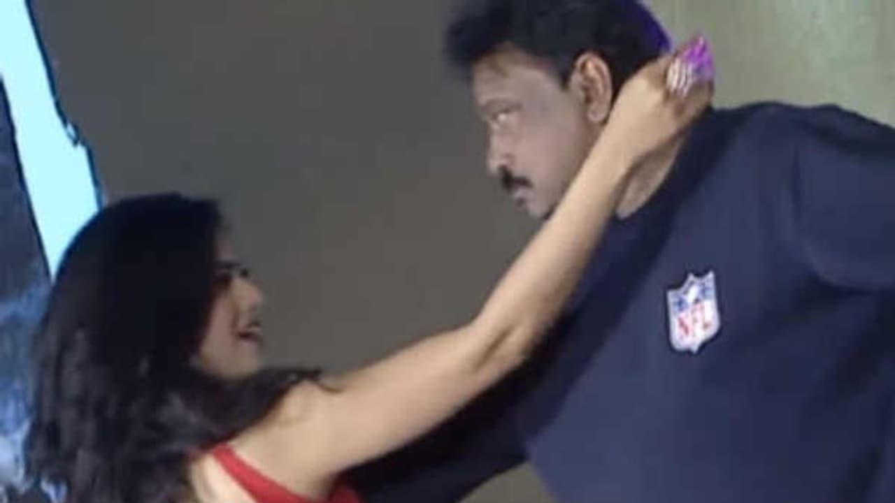 "பியூட்டிஃபுல்" ஹீரோயினுடன் மேடையில் ஆட்டம் போட்ட சர்ச்சை இயக்குநர்... சோசியல் மீடியாவில் வைரலாகும் வீடியோ...!