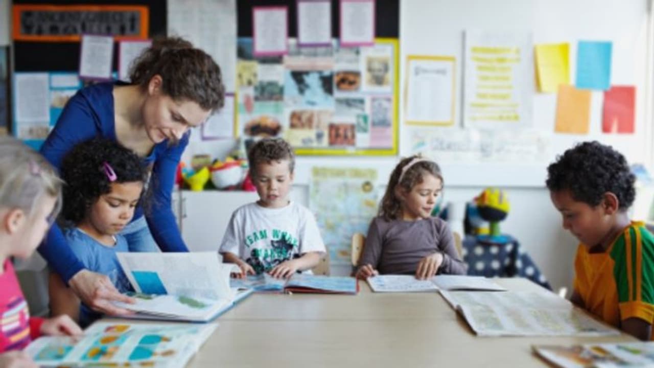 শরীরের সব অঙ্গ দেখিয়ে ছাত্র পড়ালেন শিক্ষিকা, সোশ্যাল মিডিয়ায় ভাইরাল ছবি শরীরের সব অঙ্গ দেখিয়ে ছাত্র পড়ালেন শিক্ষিকা, সোশ্যাল মিডিয়ায় ভাইরাল ছবি