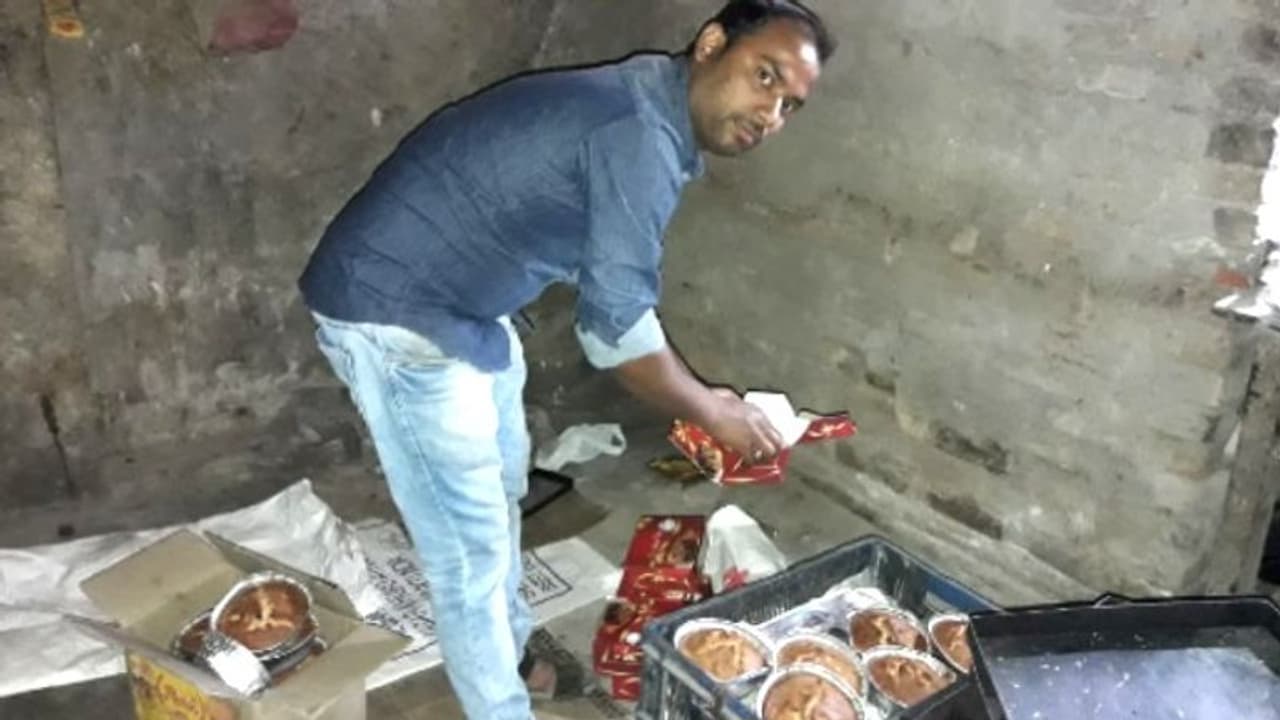 অন্ধকারে ফের আলো, ধুঁকতে থাকা বেকারিতে জোয়ার আনল বড়দিন