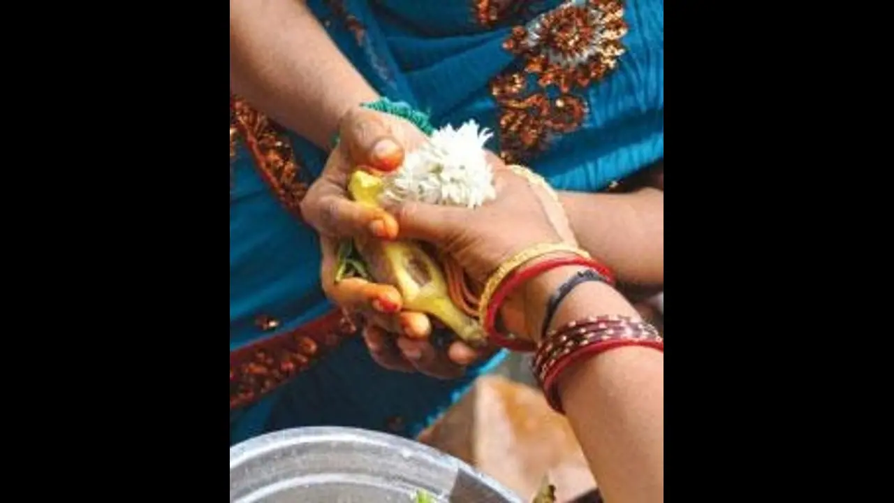 தாம்பூலத் தட்டில் திருமண அழைப்பிதழ்..! இதுநாள் வரை தெரியாத ரகசியம்..!