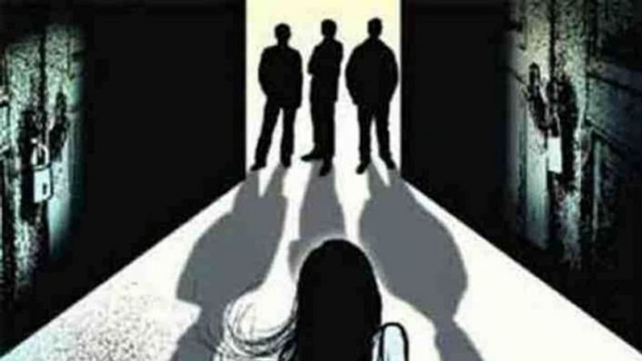 प्रेमी के परिवार वालों ने ही किया युवती से गैंगरेप, बनाया वीडियो प्रेमी के परिवार वालों ने ही किया युवती से गैंगरेप, बनाया वीडियो