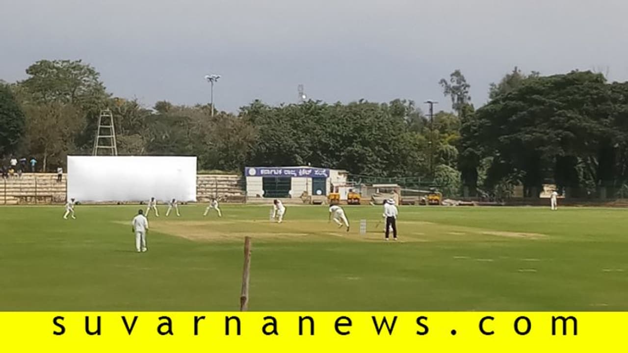 ರಣಜಿ ಟ್ರೋಫಿ: ಟಾಸ್ ಗೆದ್ದ ಕರ್ನಾಟಕಕ್ಕೆ ಆರಂಭಿಕ ಆಘಾತ ರಣಜಿ ಟ್ರೋಫಿ: ಟಾಸ್ ಗೆದ್ದ ಕರ್ನಾಟಕಕ್ಕೆ ಆರಂಭಿಕ ಆಘಾತ