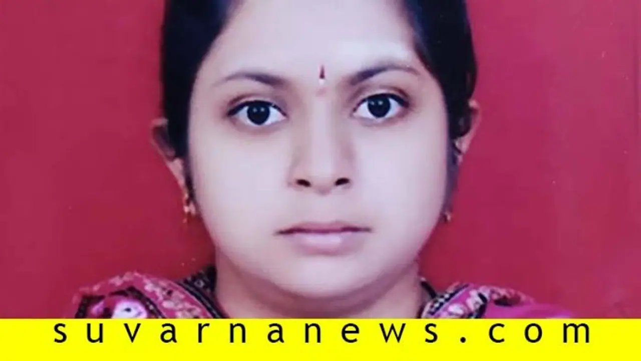 ಶಾಪಿಂಗ್ ಮಾಲ್ನಲ್ಲೇ ಸೀಮೆಎಣ್ಣೆ ಸುರಿದುಕೊಂಡು ಯುವತಿ ಆತ್ಮಹತ್ಯೆ: ಕಾರಣ? ಶಾಪಿಂಗ್ ಮಾಲ್ನಲ್ಲೇ ಸೀಮೆಎಣ್ಣೆ ಸುರಿದುಕೊಂಡು ಯುವತಿ ಆತ್ಮಹತ್ಯೆ: ಕಾರಣ?