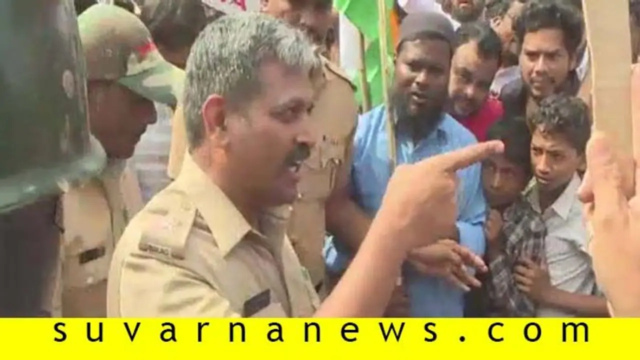 ಪೌರತ್ವ ಕಾಯ್ದೆಗೆ ವಿರೋಧ: SP ಮುಂದೆಯೇ ನಾಲಿಗೆ ಹರಿಬಿಟ್ಟ ಪ್ರತಿಭಟನಾಕಾರರು