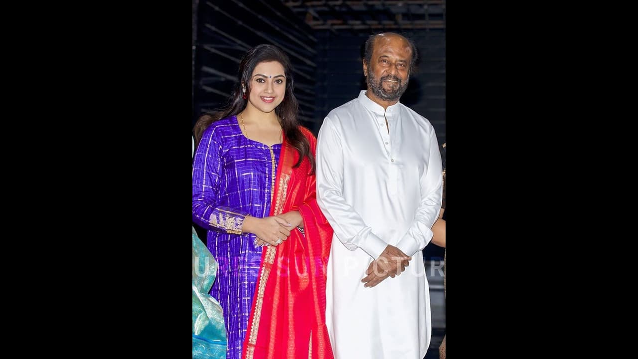 ச்சே! என்ன அழகு... "தலைவர் 168" படத்தில் மீனா லுக் பார்த்தீங்களா... தீயாய் பரவும் போட்டோ...! ச்சே! என்ன அழகு... "தலைவர் 168" படத்தில் மீனா லுக் பார்த்தீங்களா... தீயாய் பரவும் போட்டோ...!