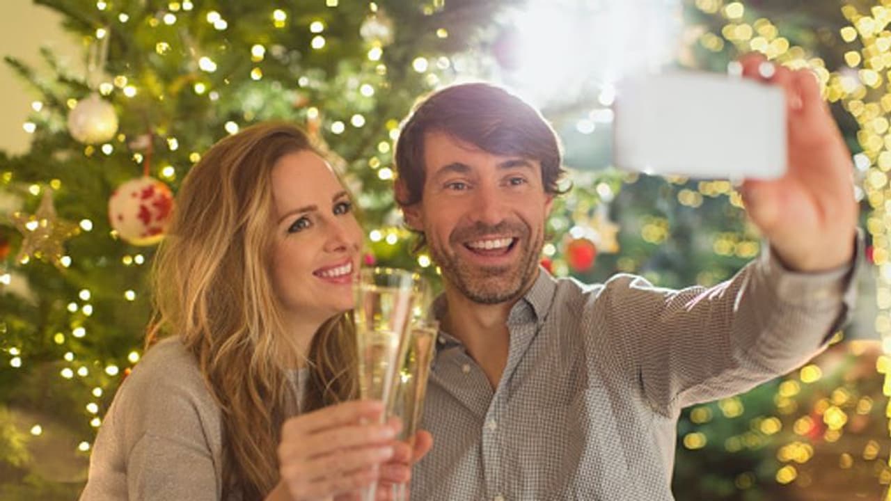 কাছাকাছি ঘেঁষে সেলফি তুললেই বিপদ, রেস্তোরাঁর ঢুকলেই মানতে হবে এই নিয়মগুলি কাছাকাছি ঘেঁষে সেলফি তুললেই বিপদ, রেস্তোরাঁর ঢুকলেই মানতে হবে এই নিয়মগুলি