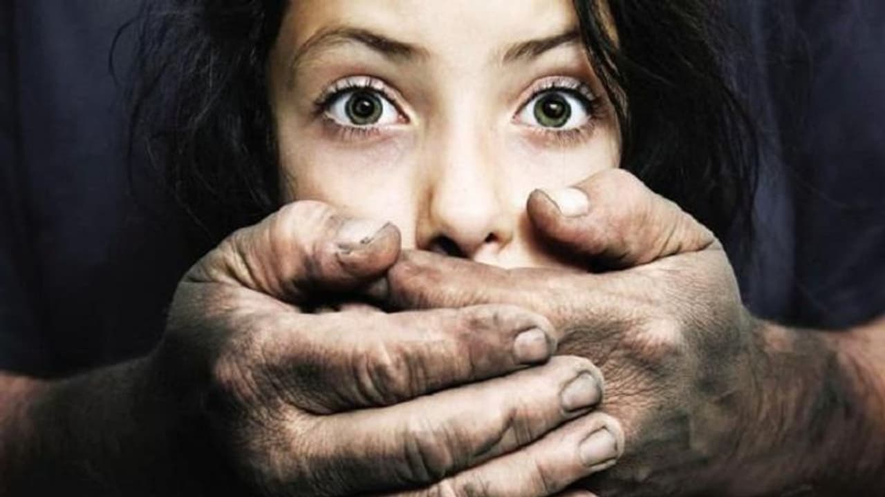 घर के बाहर खेल रही 6 साल की मासूम के साथ रेप, हालत नाजुक